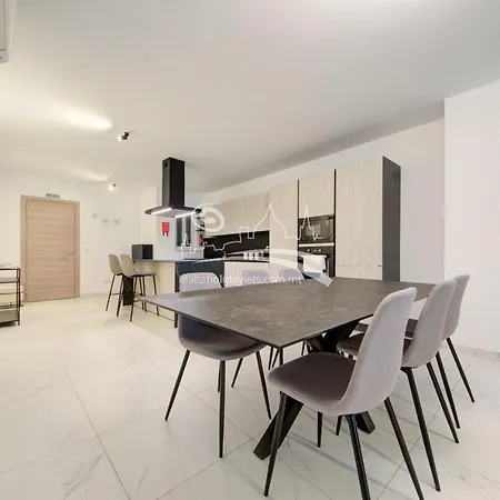 Two Bed - Short Walk To St Julian's & Sliema Saint Julian's