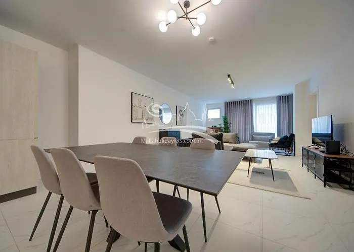 Two Bed - Short Walk To St Julian's & Sliema Apartment