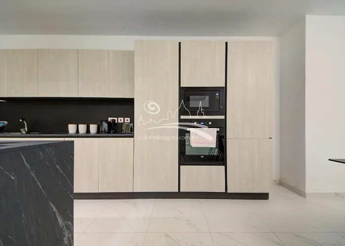 Two Bed - Short Walk To St Julian's & Sliema * Saint Julian's