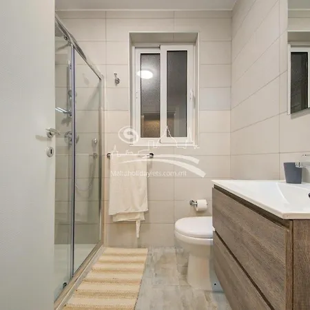 Two Bed - Short Walk To St Julian's & Sliema *